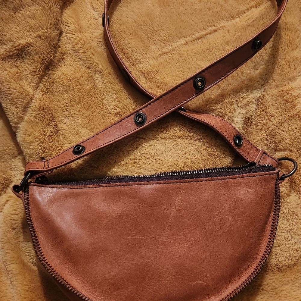 Made by Lyons Leather "The Bee" Honey Crossbody